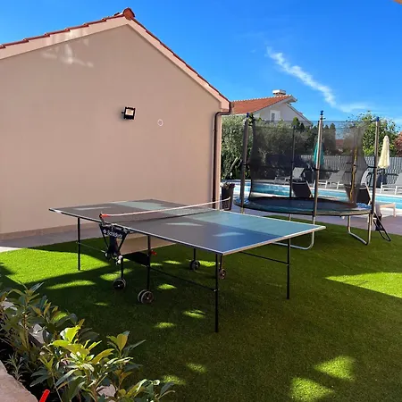Moderne Meerblick Ap,1 Mit Pool Und Terrasse Bbq In Der Naehe Von Split Trogir Apartment Kastela