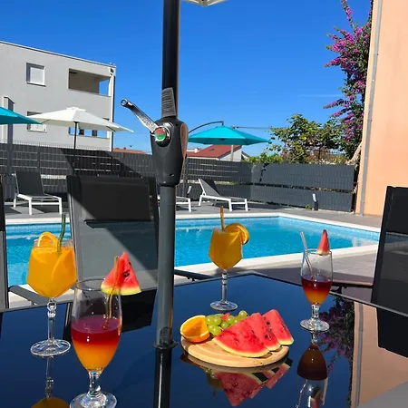 Moderne Meerblick Ap,1 Mit Pool Und Terrasse Bbq In Der Naehe Von Split Trogir Kaštela