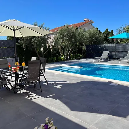 Apartment Moderne Meerblick Ap,1 Mit Pool Und Terrasse Bbq In Der Naehe Von Split Trogir *