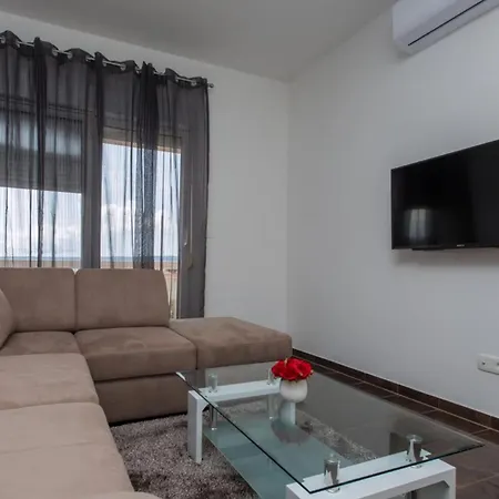 Apartment Moderne Meerblick Ap,1 Mit Pool Und Terrasse Bbq In Der Naehe Von Split Trogir