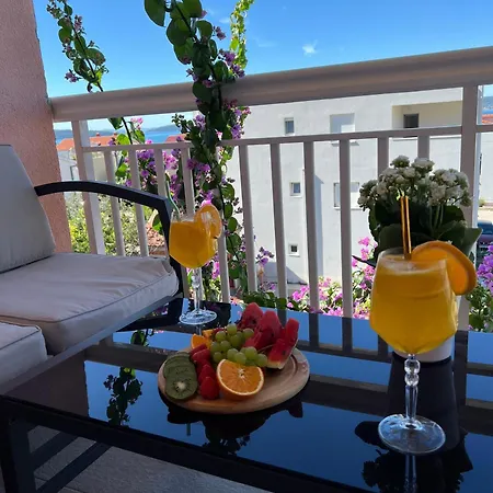 Moderne Meerblick Ap,1 Mit Pool Und Terrasse Bbq In Der Naehe Von Split Trogir Apartment Kastela
