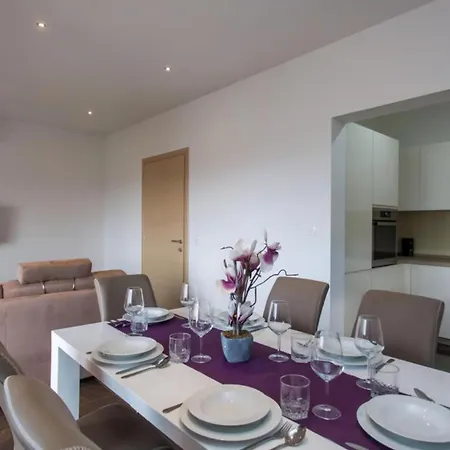 Moderne Meerblick Ap,1 Mit Pool Und Terrasse Bbq In Der Naehe Von Split Trogir