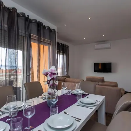 Moderne Meerblick Ap,1 Mit Pool Und Terrasse Bbq In Der Naehe Von Split Trogir Apartment *