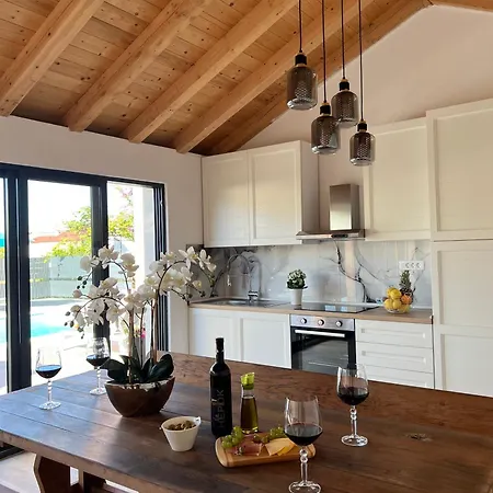 Apartment Moderne Meerblick Ap,1 Mit Pool Und Terrasse Bbq In Der Naehe Von Split Trogir *